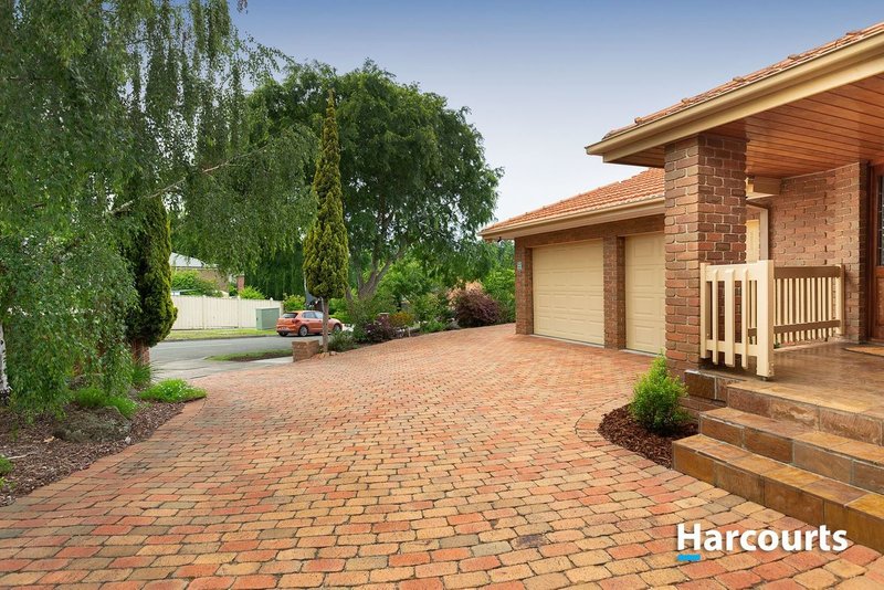 Photo - 73 Edrington Park Drive, Berwick VIC 3806 - Image 2