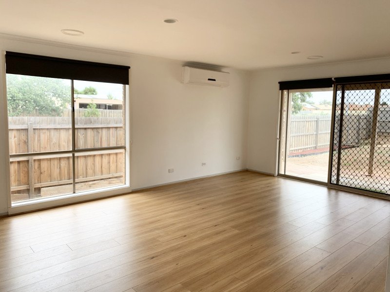 Photo - 73 Flemington Crescent, Werribee VIC 3030 - Image 4