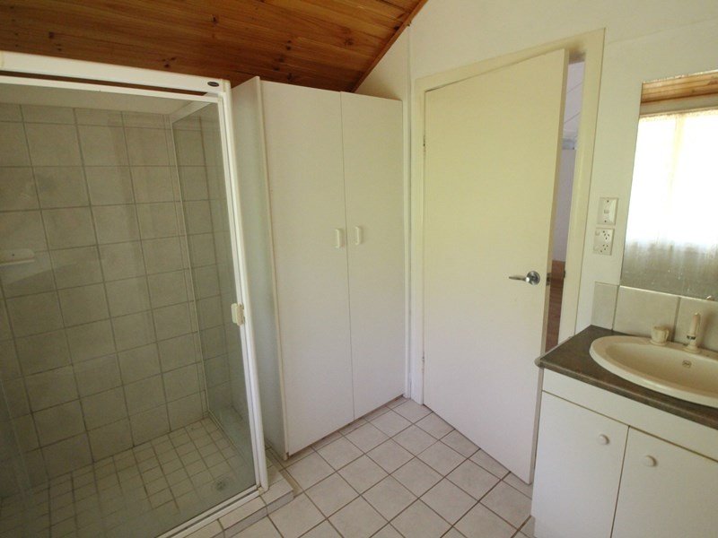 Photo - 73 Fulham Street, Toogoolawah QLD 4313 - Image 5