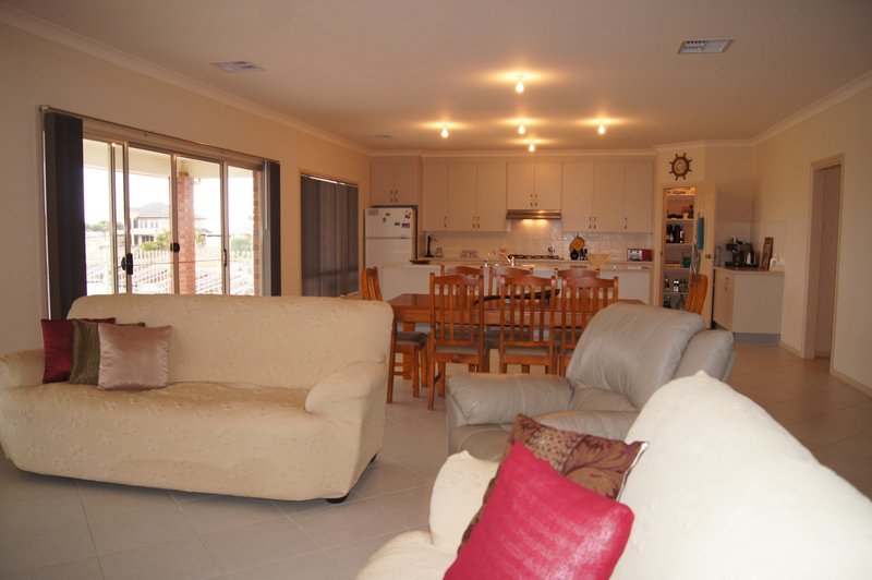 Photo - 73 Gilmore Crescent, Wallaroo SA 5556 - Image 3