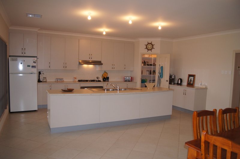 Photo - 73 Gilmore Crescent, Wallaroo SA 5556 - Image 4