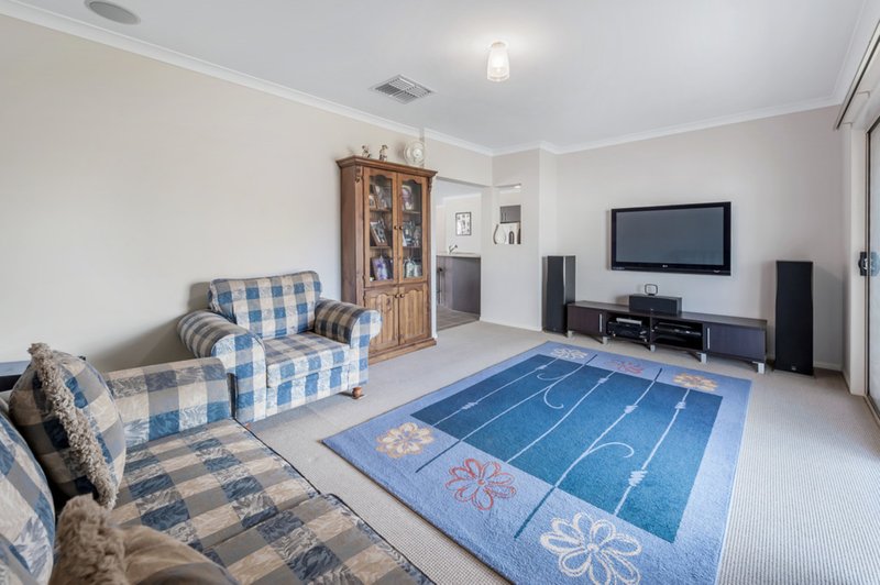 Photo - 73 Gurnung Drive, Cairnlea VIC 3023 - Image 11