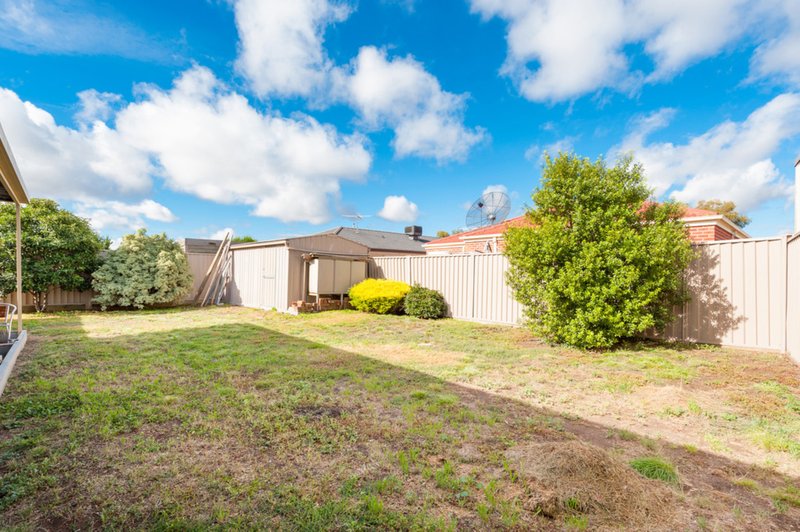 Photo - 73 Gurnung Drive, Cairnlea VIC 3023 - Image 14