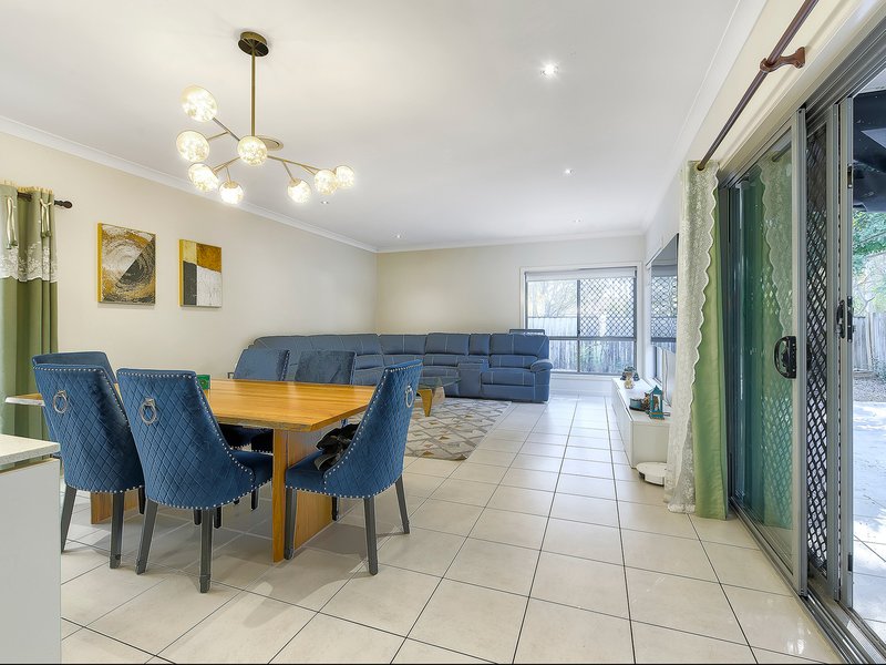 Photo - 73 Highbridge Circuit, Carseldine QLD 4034 - Image 3