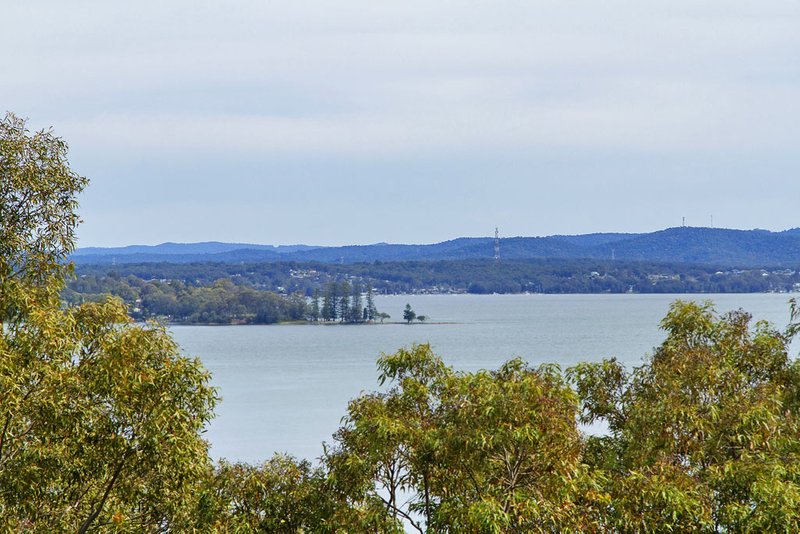 73 Lakeview Road, Wangi Wangi NSW 2267