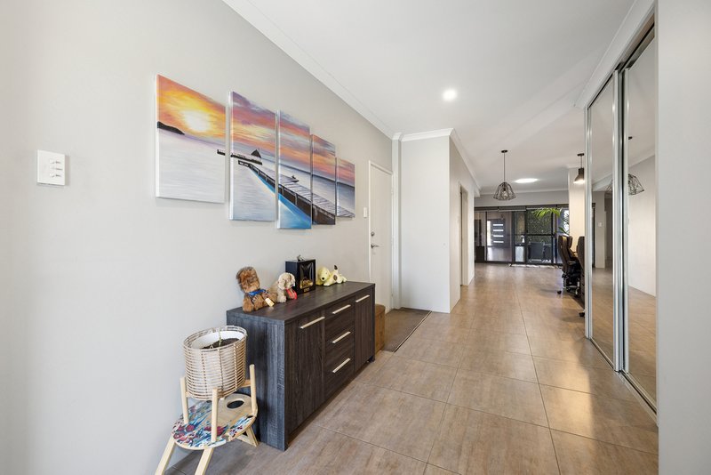 Photo - 73 Lexington Avenue, Hilbert WA 6112 - Image 2