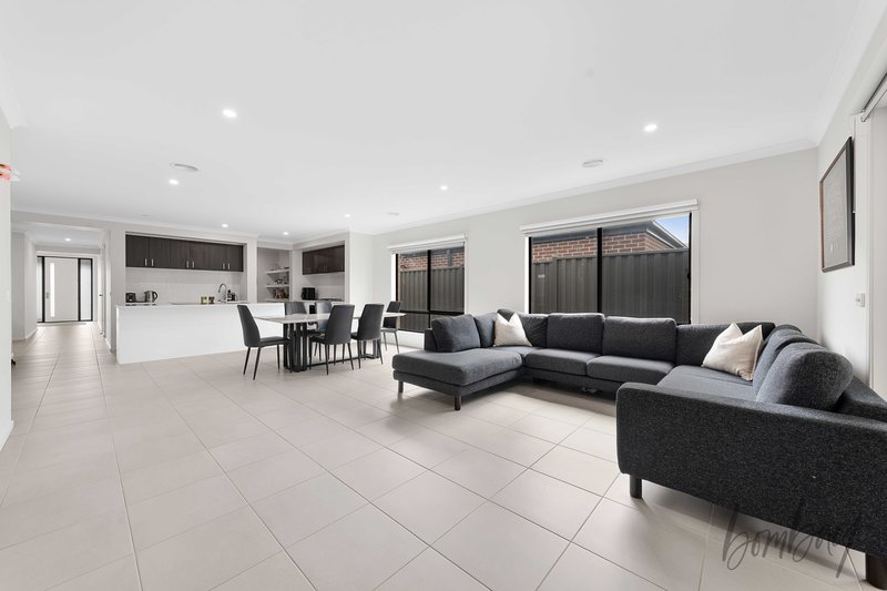 Photo - 73 Mayfield Crescent, Kilmore VIC 3764 - Image 4