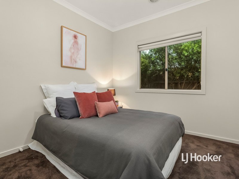 Photo - 73 Middleton Drive, Point Cook VIC 3030 - Image 8