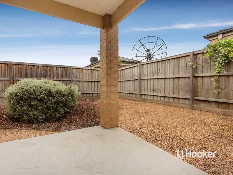 Photo - 73 Middleton Drive, Point Cook VIC 3030 - Image 11