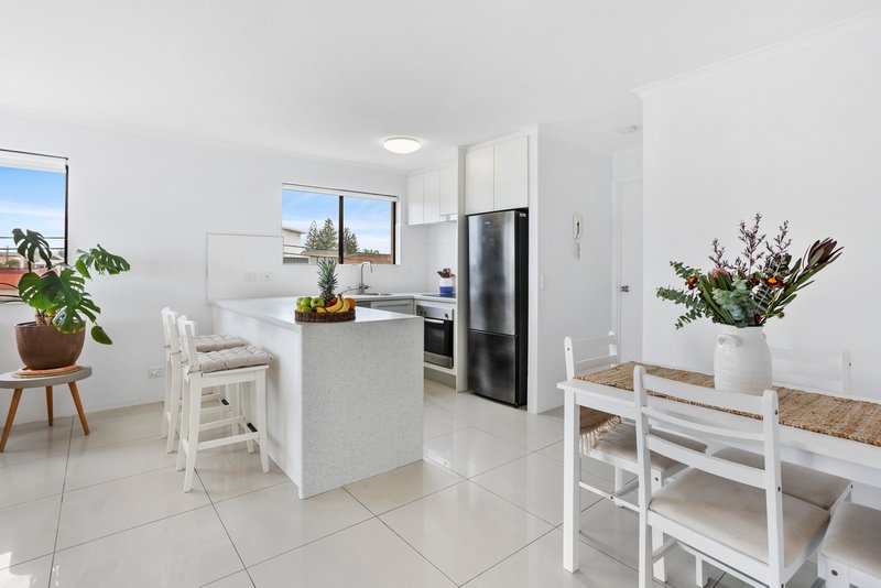 Photo - 7/3 Ocean Street, Mermaid Beach QLD 4218 - Image 3