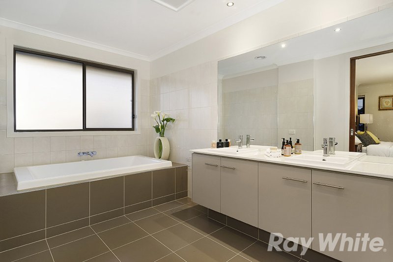 Photo - 73 Phoenix Drive, Wheelers Hill VIC 3150 - Image 9