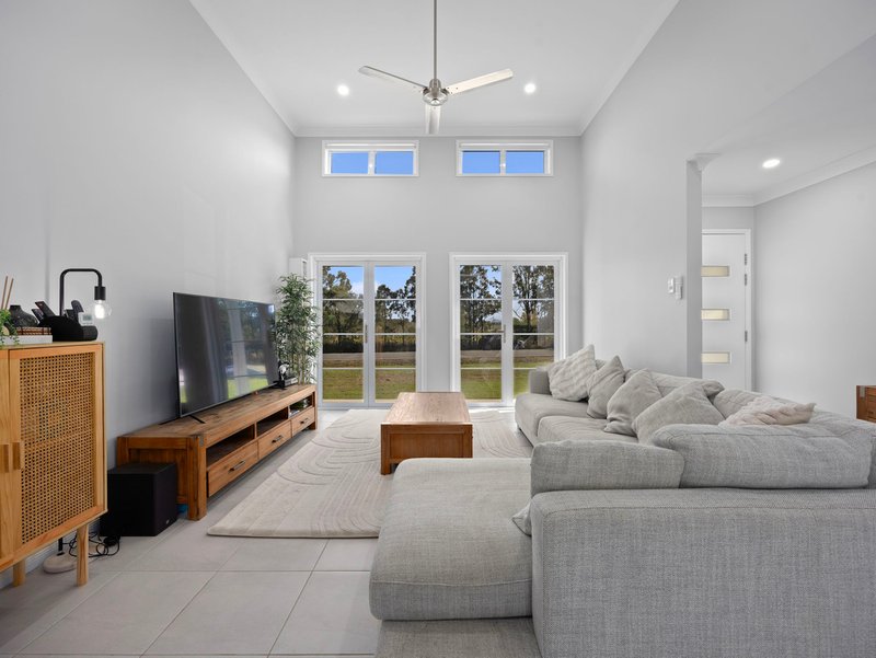Photo - 73 Poinciana Avenue, Rifle Range QLD 4311 - Image 2