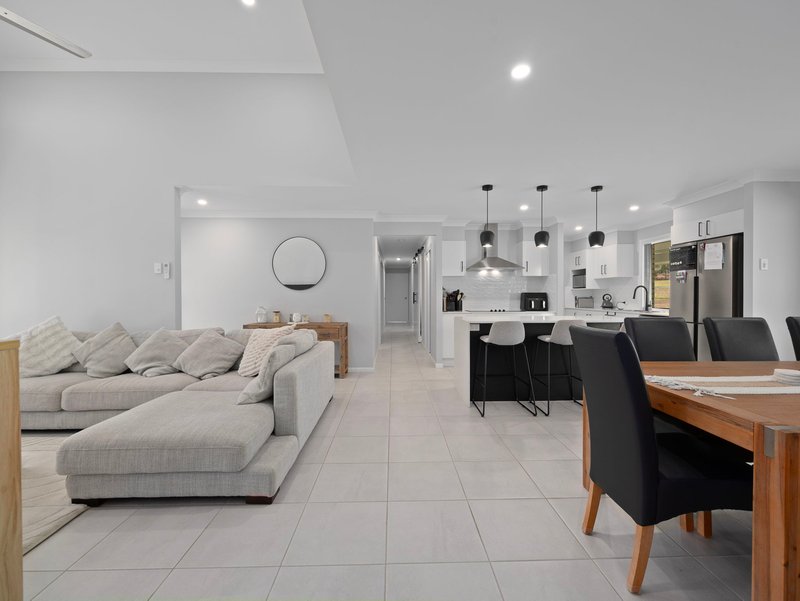 Photo - 73 Poinciana Avenue, Rifle Range QLD 4311 - Image 3