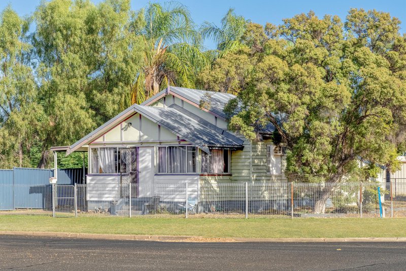 Photo - 73 Ruby Street, Emerald QLD 4720 - Image 2