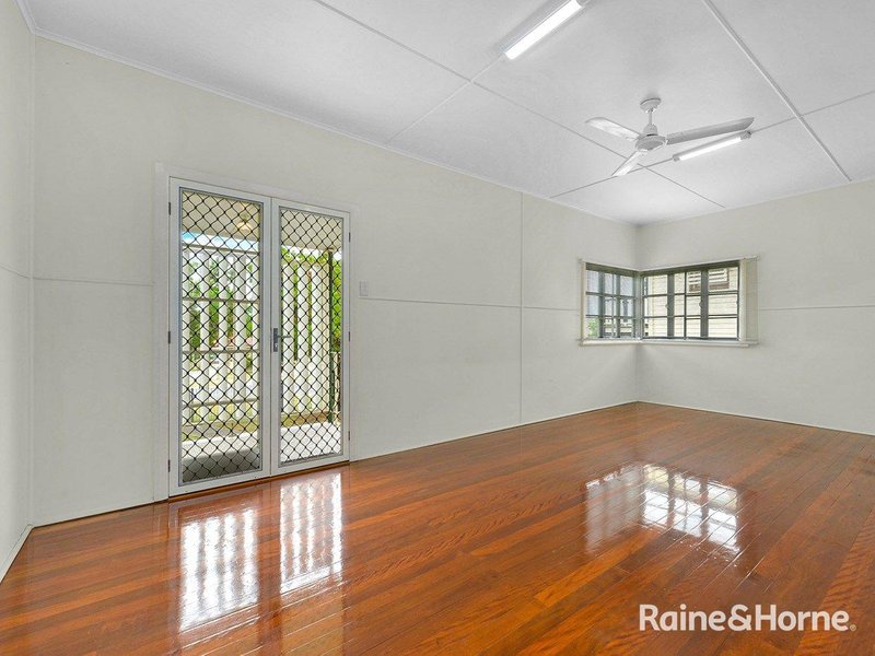 Photo - 73 Shrapnel Road, Cannon Hill QLD 4170 - Image 2