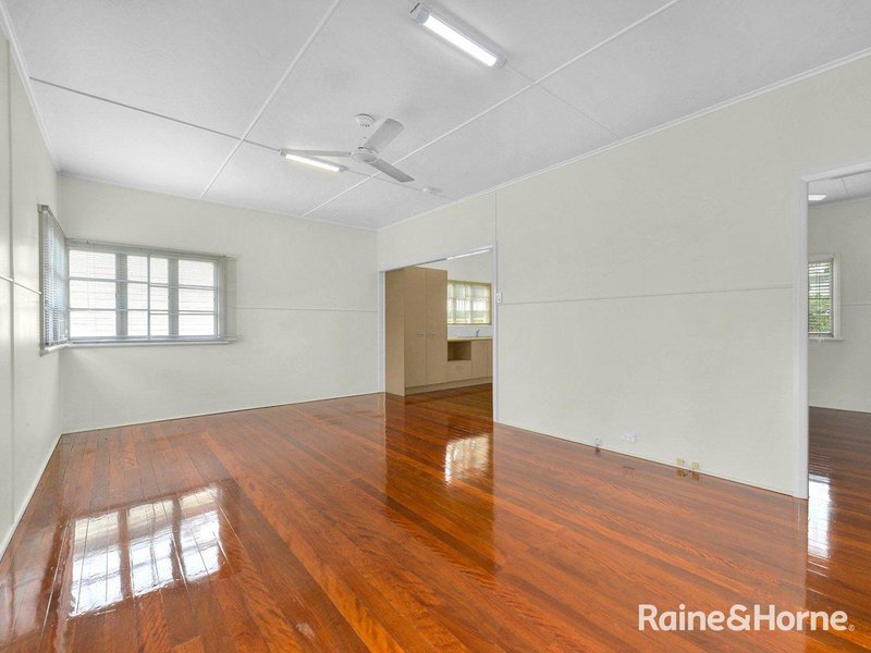 Photo - 73 Shrapnel Road, Cannon Hill QLD 4170 - Image 3