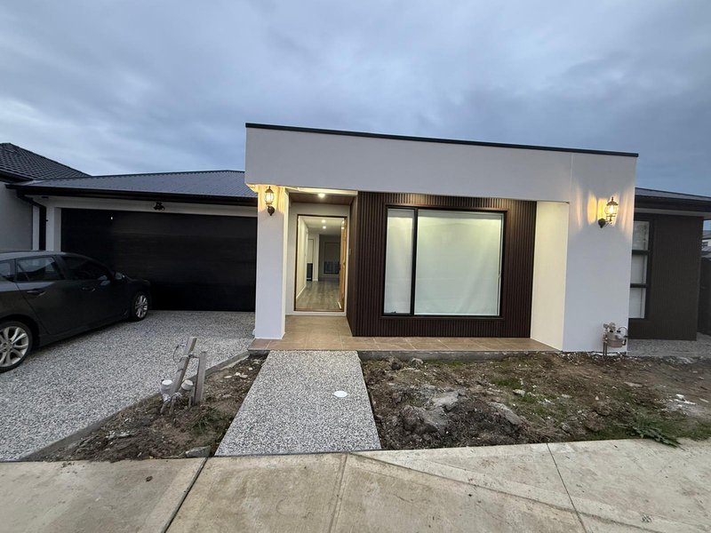 Photo - 73 Templetonia Circuit, Mickleham VIC 3064 - Image 2