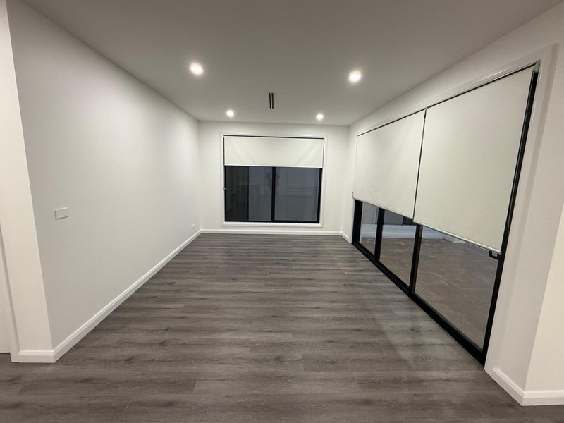 Photo - 73 Templetonia Circuit, Mickleham VIC 3064 - Image 6