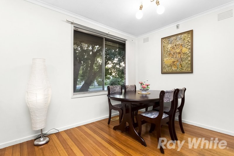 Photo - 73 Tiverton Drive, Mulgrave VIC 3170 - Image 5