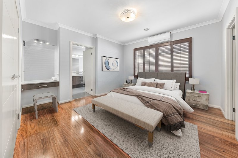 Photo - 73 Trillium Boulevard, Mickleham VIC 3064 - Image 5