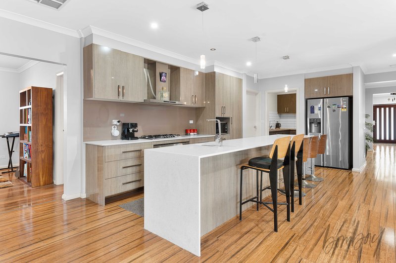 Photo - 73 Trillium Boulevard, Mickleham VIC 3064 - Image 12