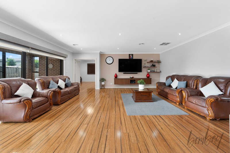 Photo - 73 Trillium Boulevard, Mickleham VIC 3064 - Image 14