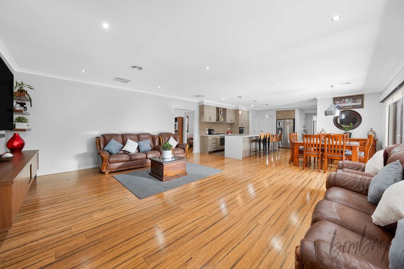 Photo - 73 Trillium Boulevard, Mickleham VIC 3064 - Image 15