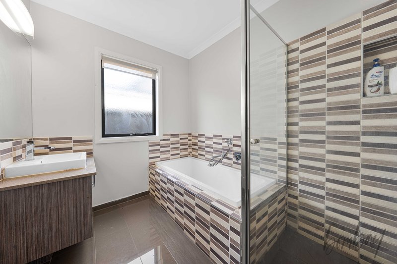 Photo - 73 Trillium Boulevard, Mickleham VIC 3064 - Image 21