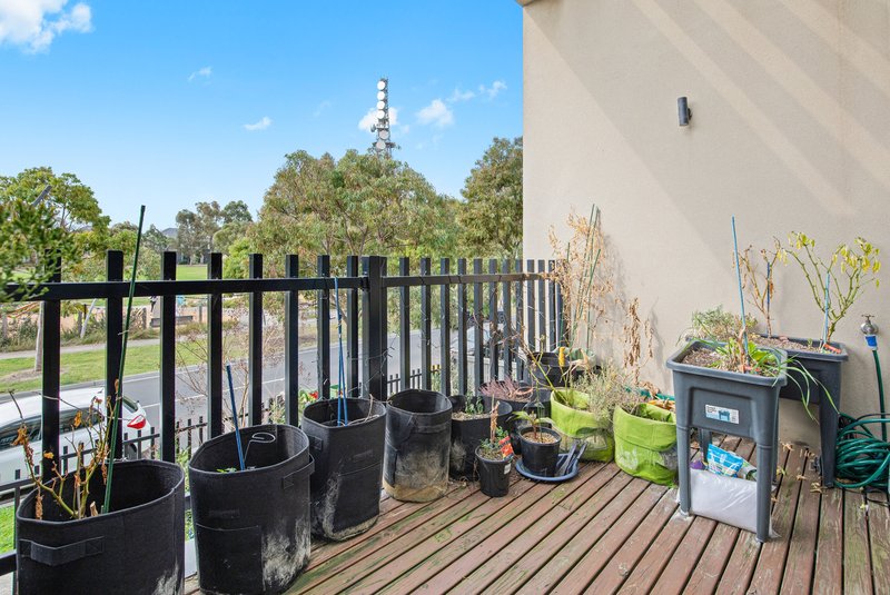 Photo - 73 Ulmara Parkway, Maidstone VIC 3012 - Image 11