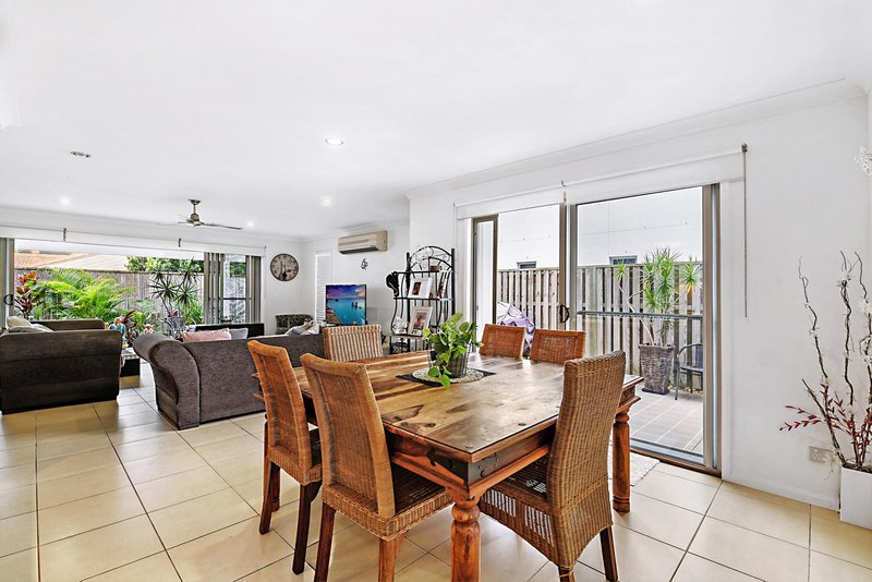 Photo - 73 Venice Street, Burleigh Waters QLD 4220 - Image 2