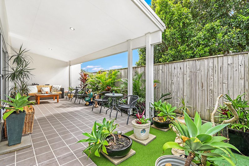 Photo - 73 Venice Street, Burleigh Waters QLD 4220 - Image 5