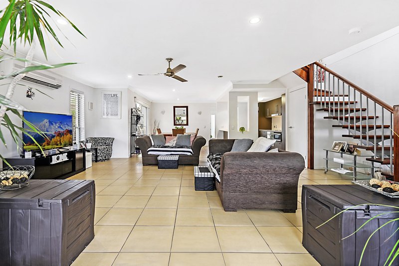 Photo - 73 Venice Street, Burleigh Waters QLD 4220 - Image 9