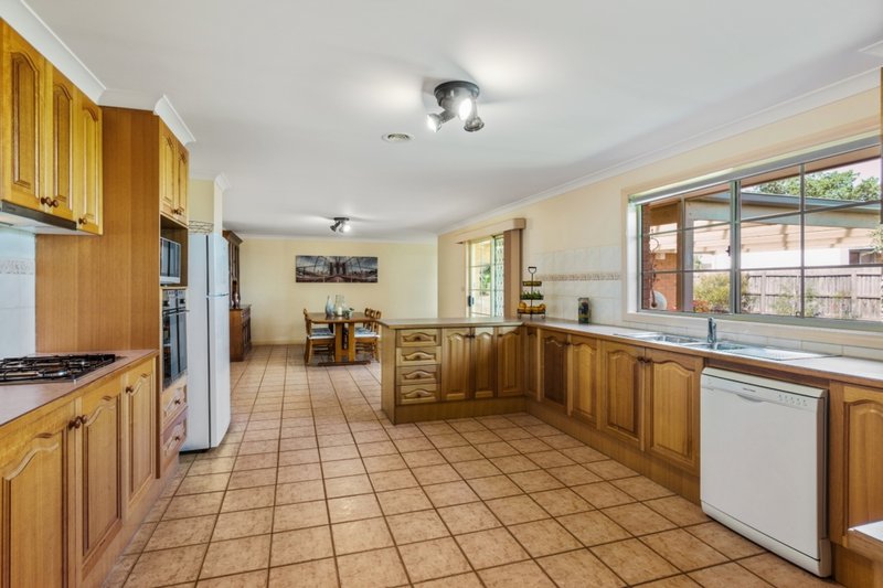 Photo - 73 Westleigh Drive, Werribee VIC 3030 - Image 8