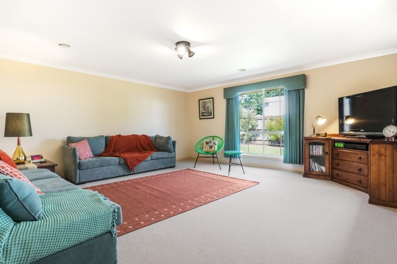 Photo - 73 Westleigh Drive, Werribee VIC 3030 - Image 10