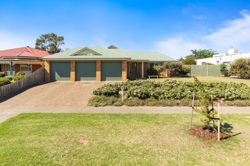 Photo - 73 Westleigh Drive, Werribee VIC 3030 - Image 20