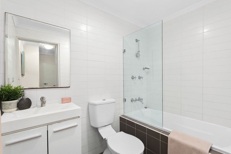 Photo - 7/30-32 Lydbrook Street, Westmead NSW 2145 - Image 7