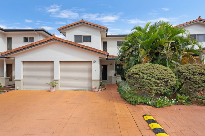 Photo - 7/30-32 Martinez Avenue, West End QLD 4810 - Image 3