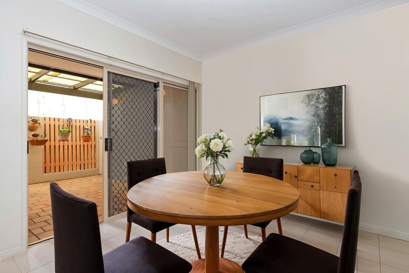 Photo - 7/30-32 Martinez Avenue, West End QLD 4810 - Image 5