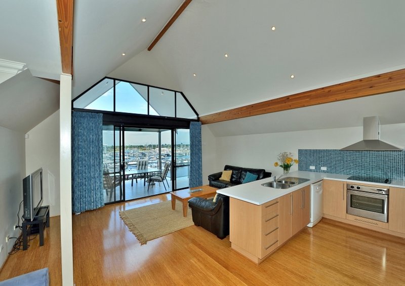 Photo - 7/30 Spinnaker Quay, Mandurah WA 6210 - Image 2