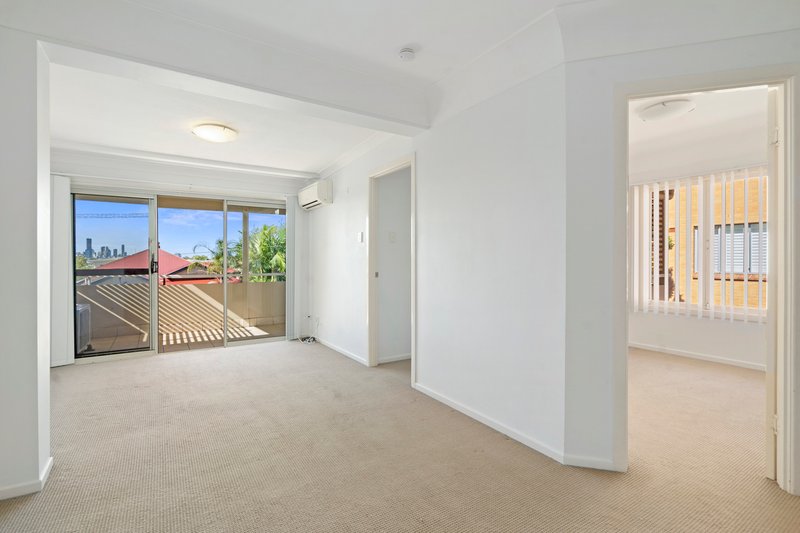 Photo - 7/30 Villa Street, Annerley QLD 4103 - Image 4