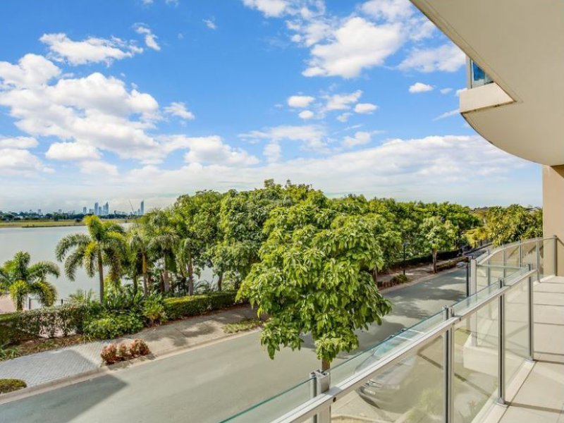 7/3046 Quay South Drive, Carrara QLD 4211