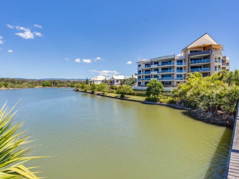 Photo - 7/3046 Quay South Drive, Carrara QLD 4211 - Image 11