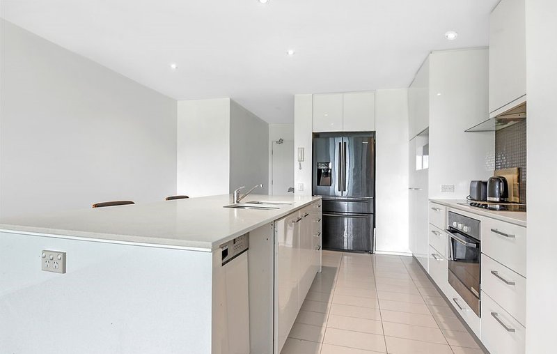 Photo - 7/305 Easthill Drive, Robina QLD 4226 - Image 4