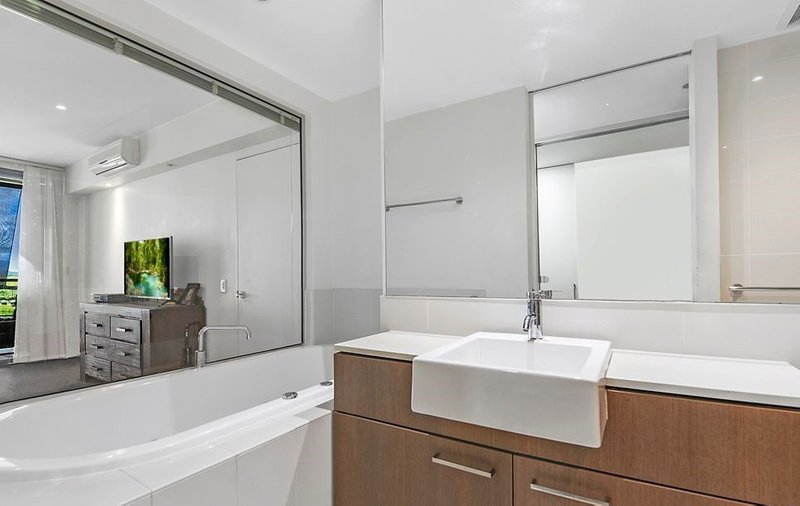 Photo - 7/305 Easthill Drive, Robina QLD 4226 - Image 10