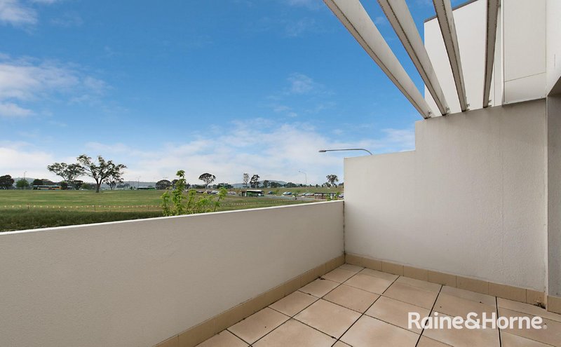 Photo - 73/10 Hinder Street, Gungahlin ACT 2912 - Image 8