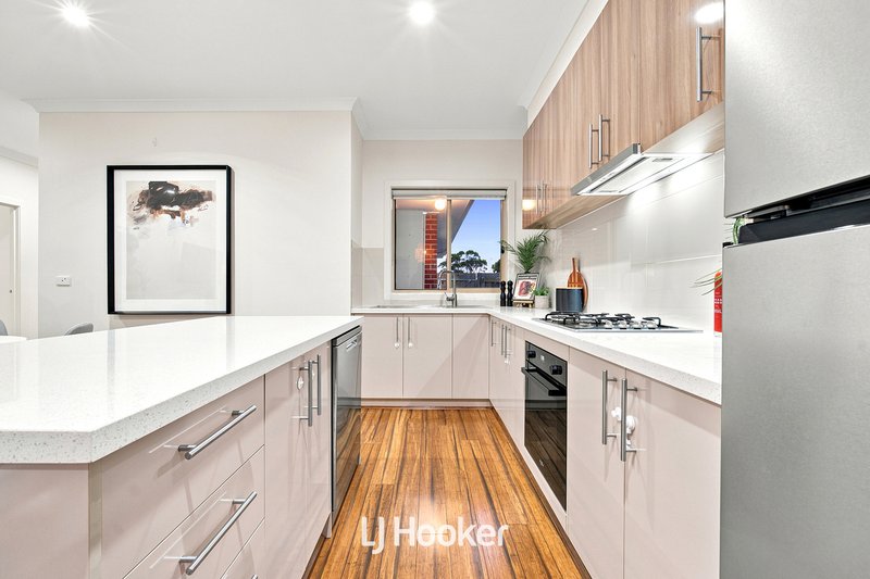 Photo - 7/32 Central Road, Hampton Park VIC 3976 - Image 6