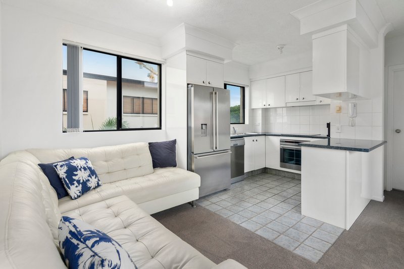 Photo - 7/35 Britannia Avenue, Broadbeach QLD 4218 - Image 2