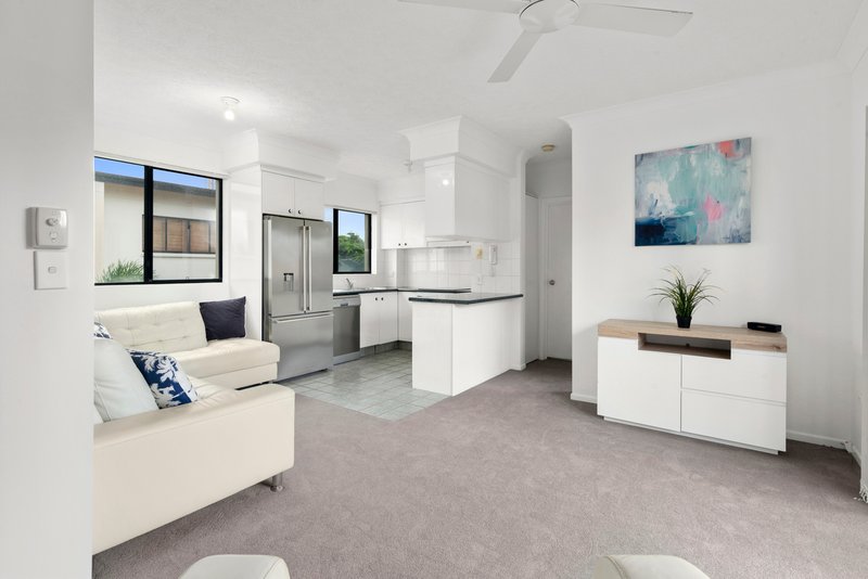 Photo - 7/35 Britannia Avenue, Broadbeach QLD 4218 - Image 4