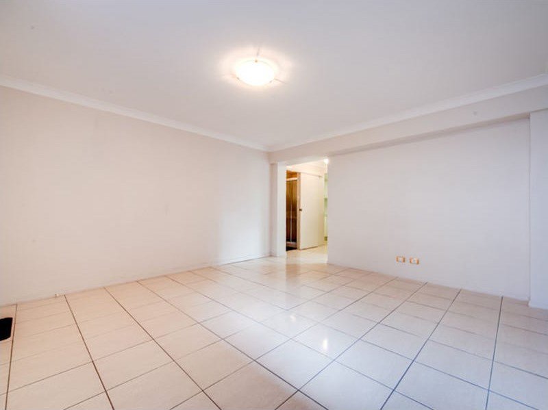 Photo - 7/38 Peach Street, Greenslopes QLD 4120 - Image 7