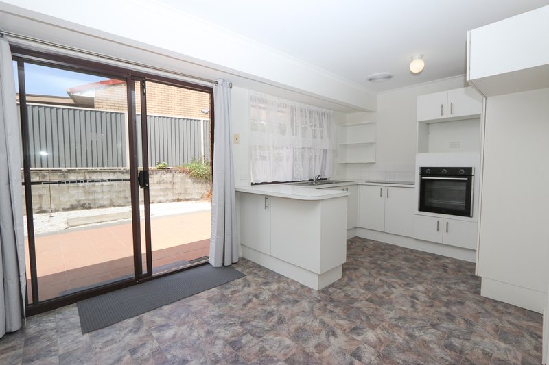 Photo - 7/4-8 Cassandra Crescent, Labrador QLD 4215 - Image 3